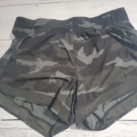 Athleta Gray Athletic Shorts Lightweight Performance - Picture 1 of 6
